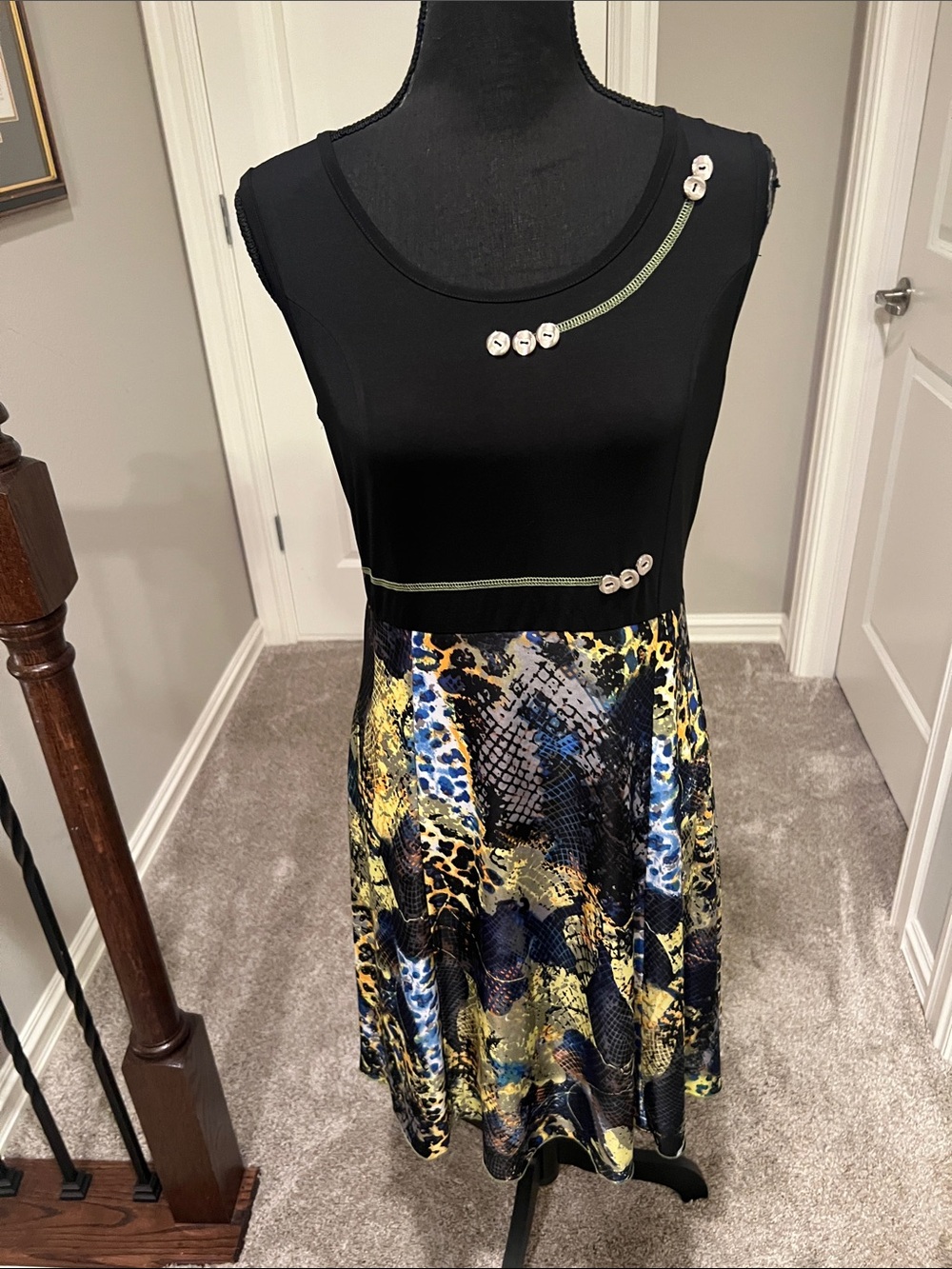 🎯 2/$5 Black Sleeveless Midi Dress with Yellow & Blue Animal-Print Skirt